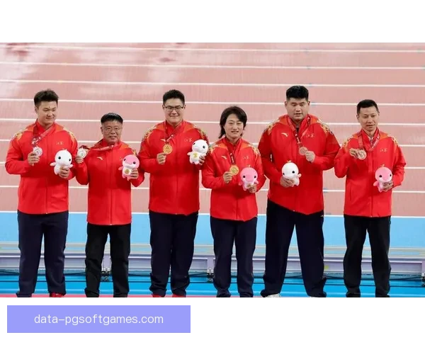 举重联赛：挥杆之间，锲而不舍，冠军风采