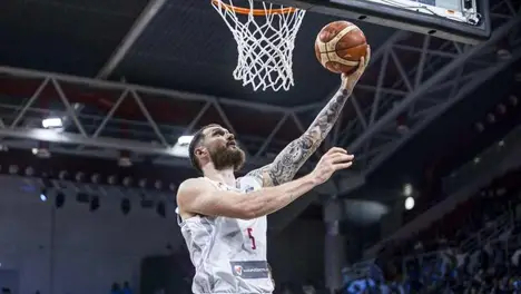 美媒预测进入2025-26赛季时，实力前25名的控卫，库里仅第5